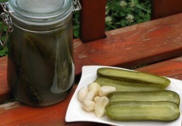 How to Make Sourdough Cucumbers