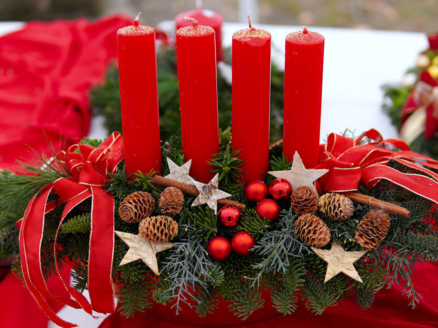 Craft a Beautiful Christmas Wreath with Natural Plants