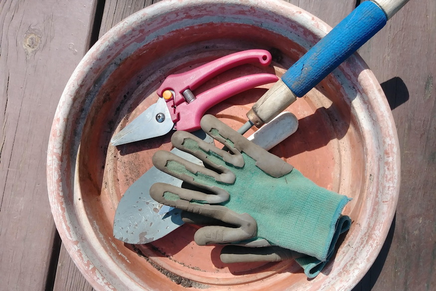 What Happens to Garden Tools When They Winter Outdoors?