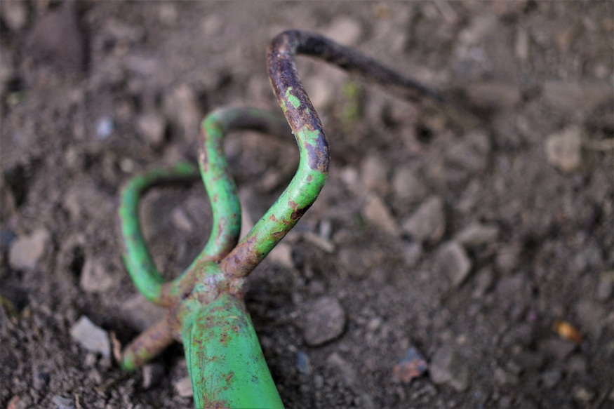 What Happens to Garden Tools When They Winter Outdoors?