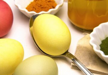 Dyeing Easter Eggs Naturally with Plants