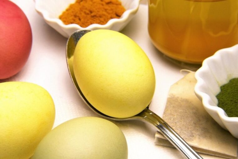 Dyeing Easter Eggs Naturally with Plants